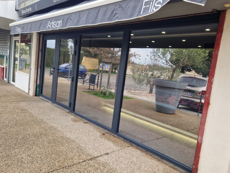 Pose des films solaires, boucherie, le ponte.