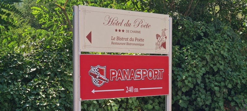 Protection solaire haute performance pour showrooms et vitrines pour préserver l'éclat de vos véhicules avec films anti-UV à Fontaine de Vaucluse